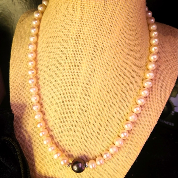 Accessories - Pearl Necklace